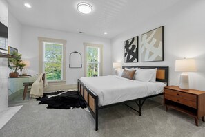 4 slaapkamers, een bureau, een strijkplank/strijkijzer, gratis wifi