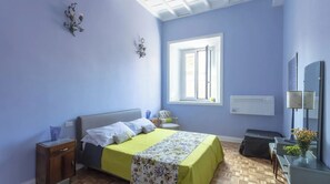 4 dormitoris, escriptori i planxa i posts de planxar 