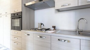 Frigorífic, microones, forn i placa de cuina 