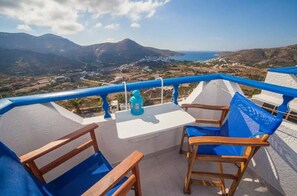 Comfort Twin Room, Balcony, Bay View | In-room safe, laptop workspace, free WiFi - Castelopetra Studios (Amorgos)