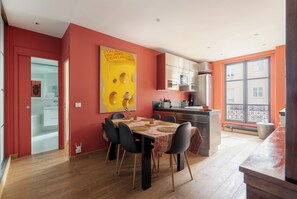 Kühlschrank, Mikrowelle, Ofen, Geschirrspüler