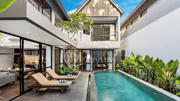 A modern house with a swimming pool, lounge chairs, and a balcony. - Elio Villa by Kozystay (Jimbaran)