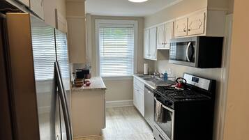 冰箱、微波炉、烤箱、炉灶