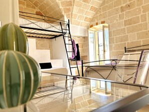 Quadruple Room | Soundproofing, free WiFi - La Vetrana Rooms (Avetrana)