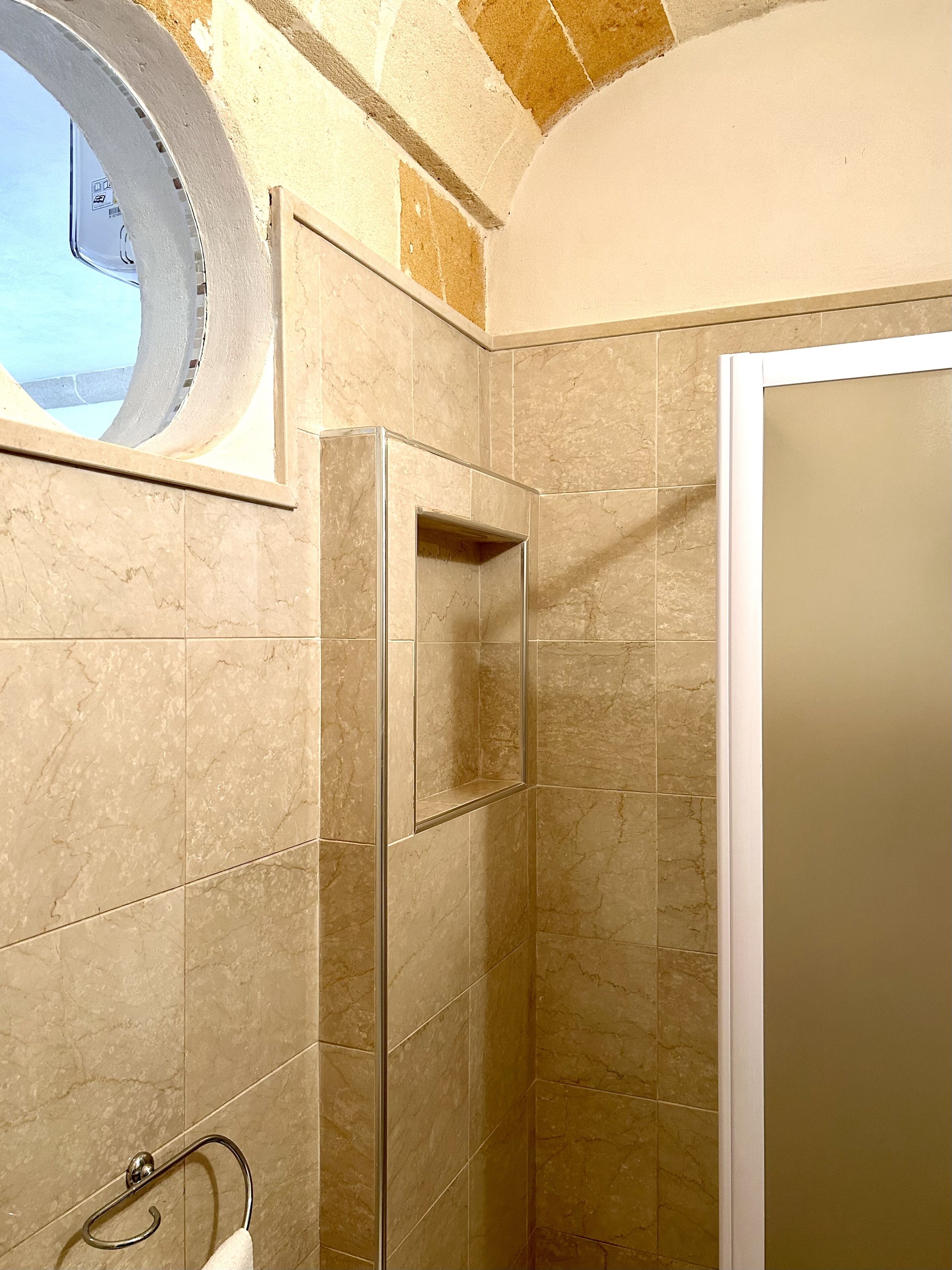 Doppel- oder Zweibettzimmer | Badezimmer | Hausschuhe