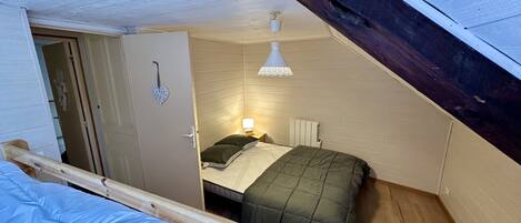 3 bedrooms, iron/ironing board