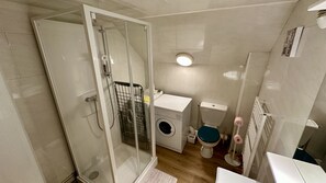 Douche, sèche-cheveux