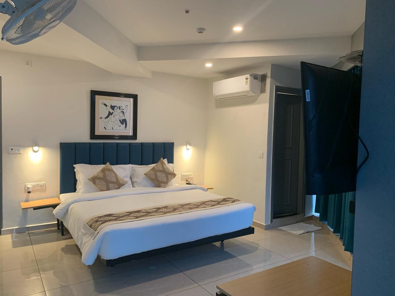 Premium Room | Desk, laptop workspace, free WiFi