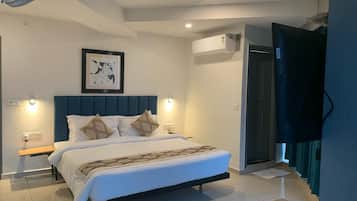 Premium Room | Desk, laptop workspace, free WiFi