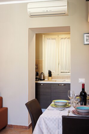Dining - Elegant apartments 200m from the Royal Palace of Caserta, between art and relaxation. (Caserta)