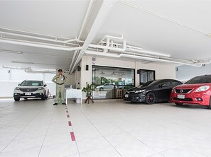 Economy Studio | Down comforters, pillowtop beds, desk, laptop workspace - Peaberry Place (Bangkok)