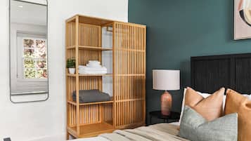 3 habitaciones, escritorio, tabla de planchar con plancha y wifi gratis