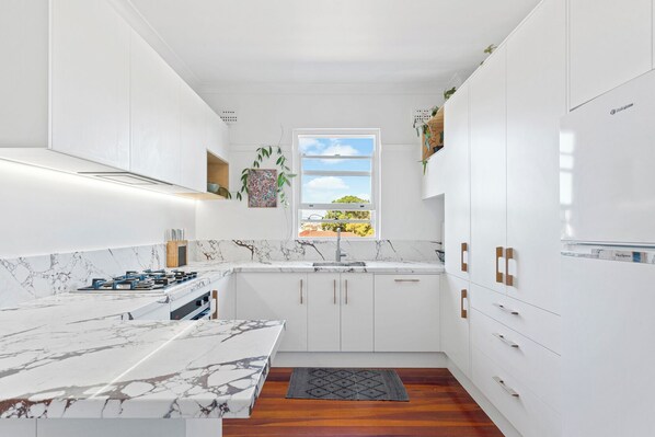 Fridge, microwave, oven, stovetop