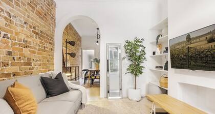 4mins walk to Central! Unique 2 Bed Terrace Home