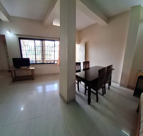 Deluxe Quadruple Room, Balcony, City View | Television