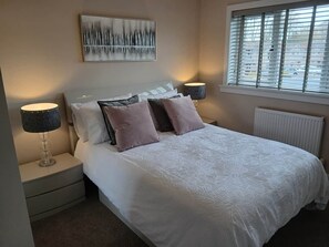 3 bedrooms, iron/ironing board, WiFi, bed sheets - Quiet 3-Bed Inverness House | Parking & Garden (Inverness)