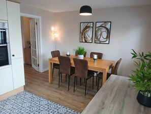 Dining - Quiet 3-Bed Inverness House | Parking & Garden (Inverness)