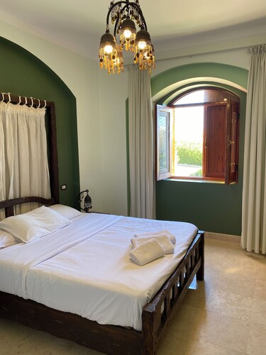 Upscale 2-bedroom condo in Gouna. Central Location. Gorgeous views. WiFi, AC