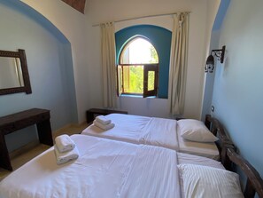2 bedrooms, iron/ironing board, WiFi, bed sheets