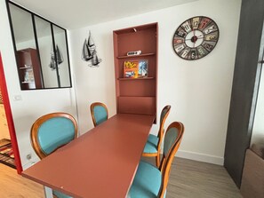 Dining - Studio in Les Sables-d'Olonne: 50m to Beach, for 3 people (Les Sables-d'Olonne)