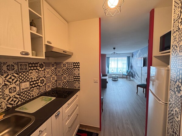 Fridge, microwave, coffee/tea maker, toaster
