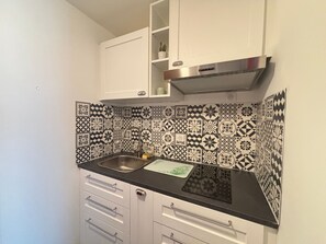 Fridge, microwave, coffee/tea maker, toaster - Studio in Les Sables-d'Olonne: 50m to Beach, for 3 people (Les Sables-d'Olonne)
