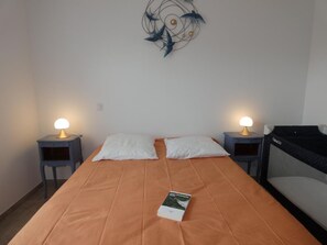 3 bedrooms, travel cot, WiFi