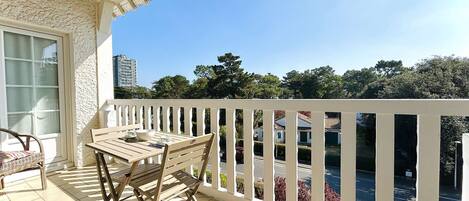 屋外ダイニングエリア