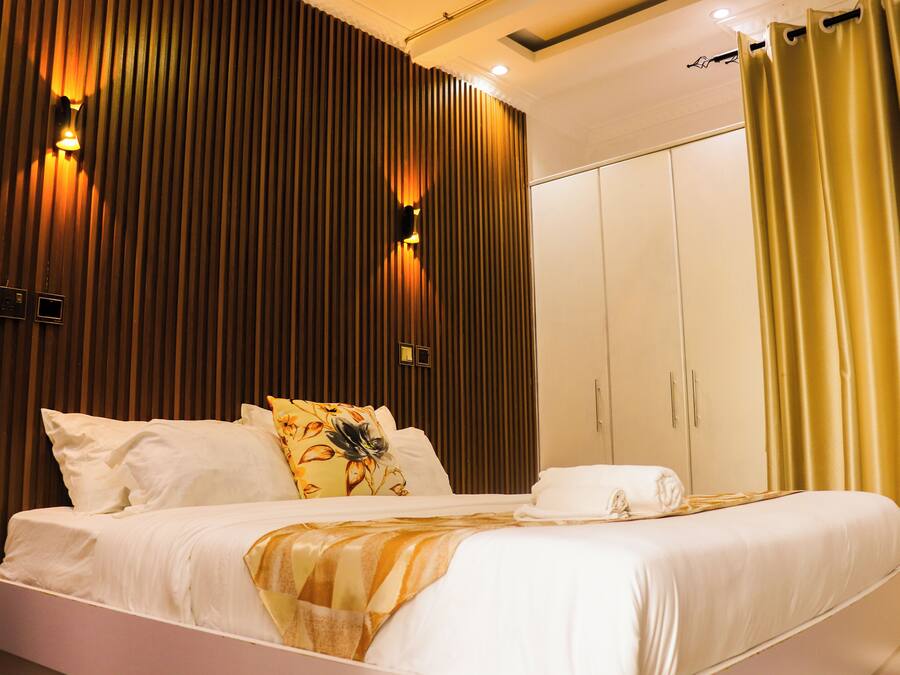 Ropa de cama de alta calidad, wifi gratis y ropa de cama