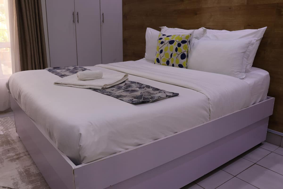 Executive Suite | 1 bedroom, premium bedding, free WiFi, bed sheets