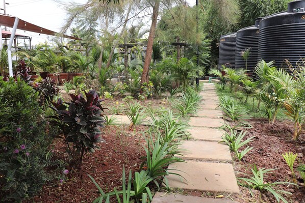 Deluxe Room, 1 Bedroom, Non Smoking, Garden View | Terrace/patio