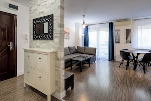 Leilighet, balkong | Oppholdsområde