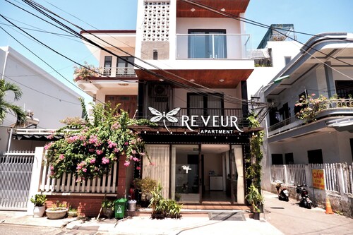 Minimalist Comfort near the Sea - Central to Food & Shopping