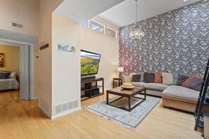 Fernseher, Kamin, Stereoanlage, Arbeitsbereiche