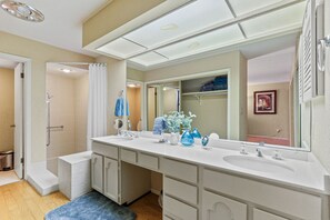 Hair dryer - Vista Hermosa Retreat (El Paso)