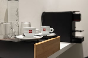 Dobbeltrom – standard | Safe på rommet, skrivebord, blendingsgardiner og wi-fi (inkludert)