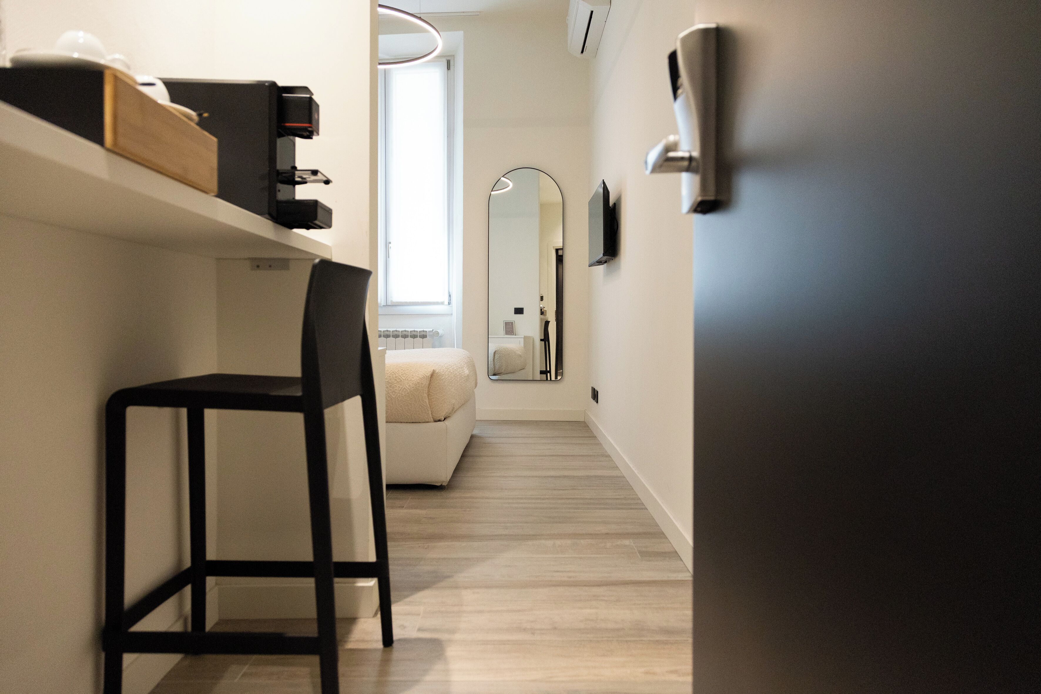 Kamar Double Standar | Brankas, meja kerja, tirai kedap cahaya, dan Wi-Fi gratis