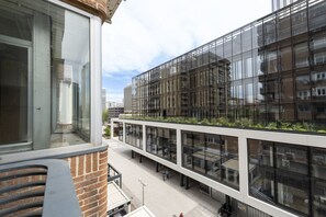 Property grounds - 1 bedroom flat with terrace-Monthly rent in Madrid (Madrid)