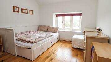 4 bedrooms, individually decorated, individually furnished, free WiFi