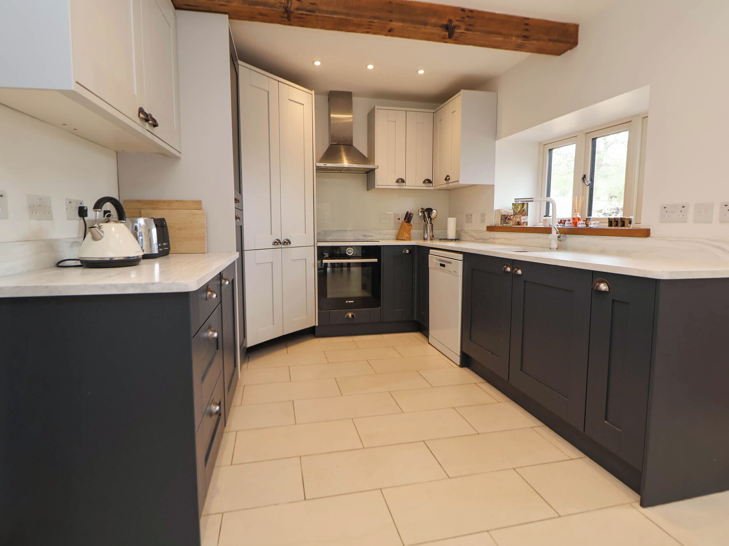 Rentaplats i utensilis de cuina, vaixella i coberteria 