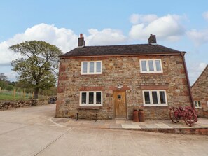 Exterior - Sprinks Farm (Leek)