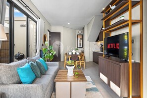 Villa, 2 Bedrooms, City View | Living area