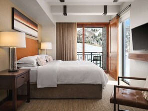 Bureau, fer et planche à repasser, lit parapluie, Wi-Fi