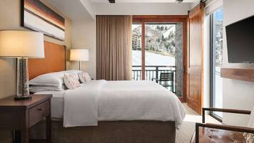 Schreibtisch, Bügeleisen/Bügelbrett, Reisekinderbett, WLAN