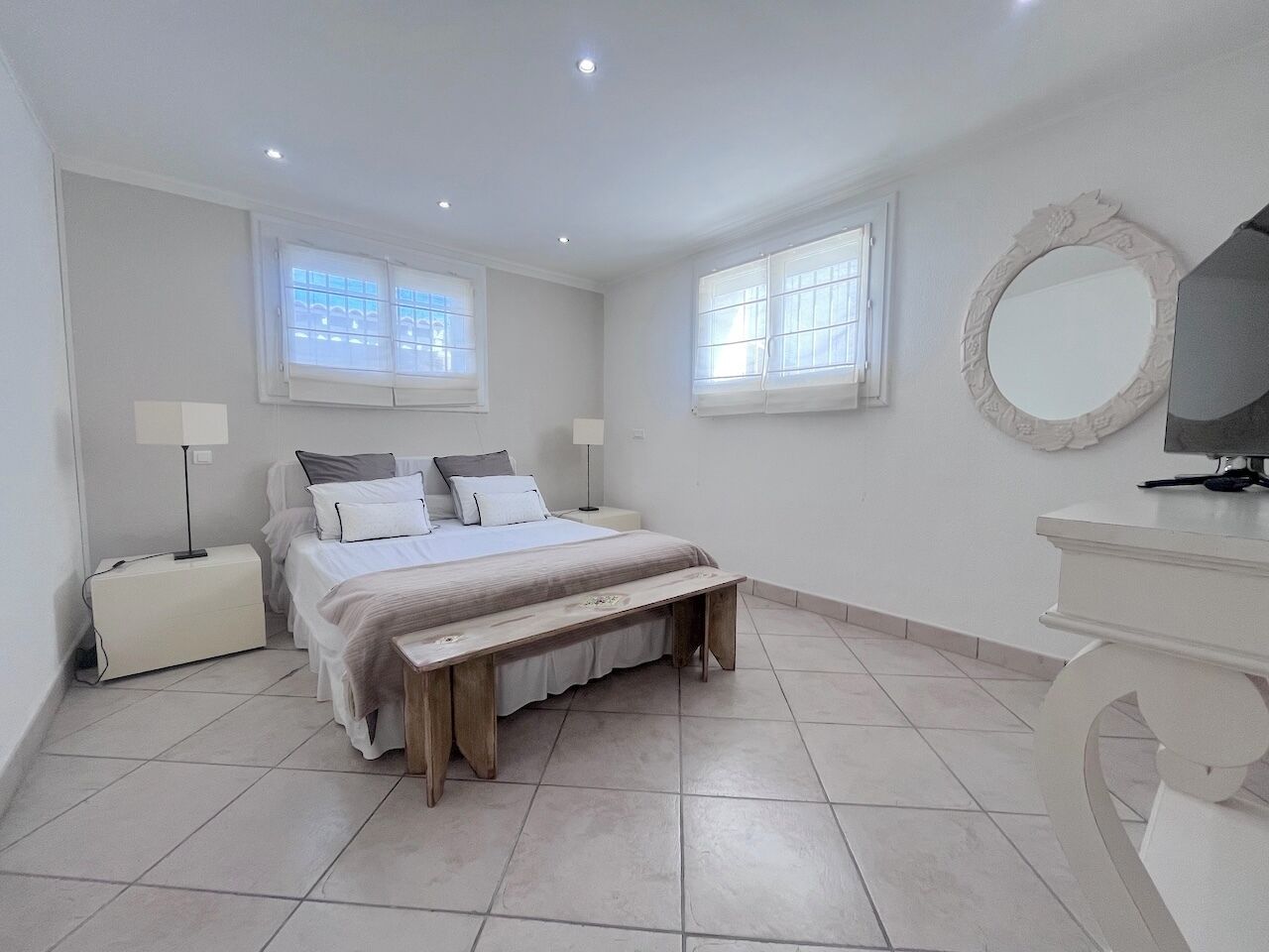 4 bedrooms, bed sheets