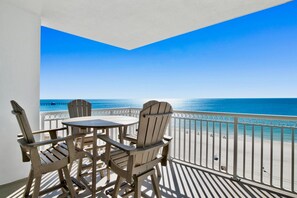 Outdoor dining - Colonnades 901 | Beach Front Luxury in Gulf Shores (Gulf Shores)