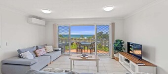 Beachfront Bliss: 2-Bedroom Oceanview Apartment at Cabarita Beach