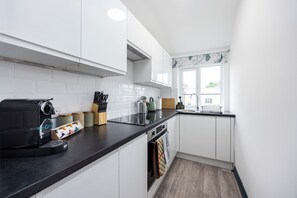 Coffee/tea maker, fridge, microwave, oven