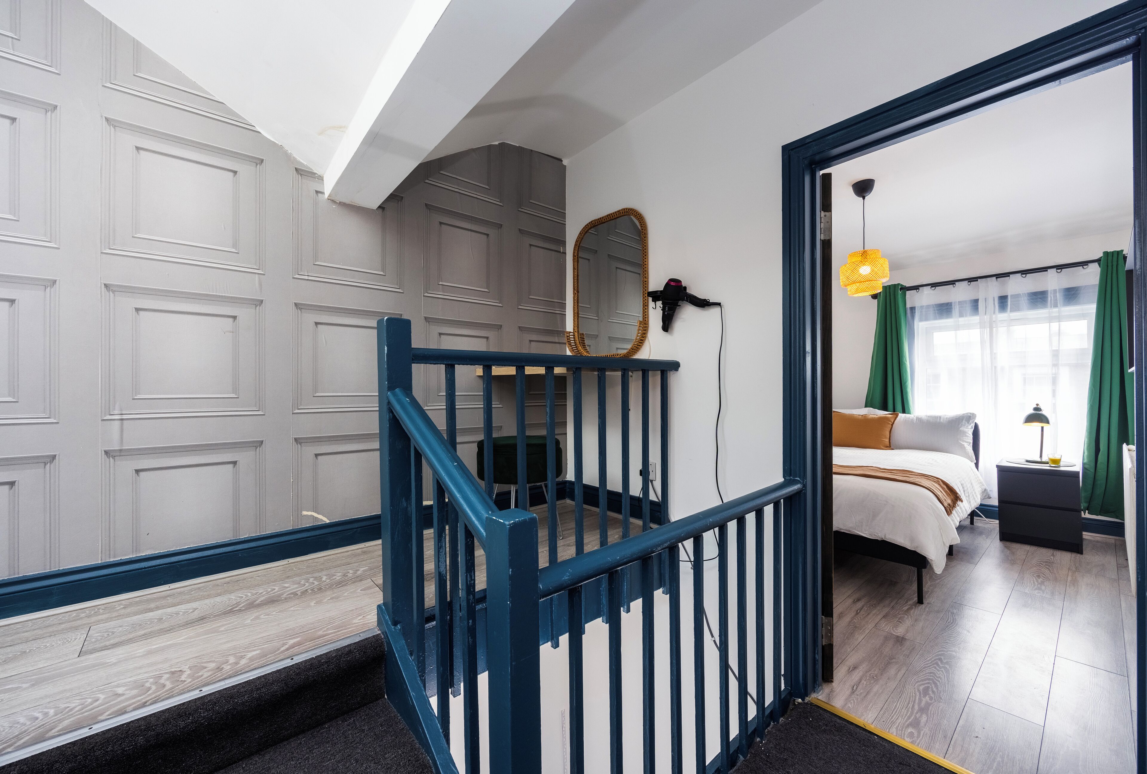 2 slaapkamers, een strijkplank/strijkijzer, reisbedje, gratis wifi