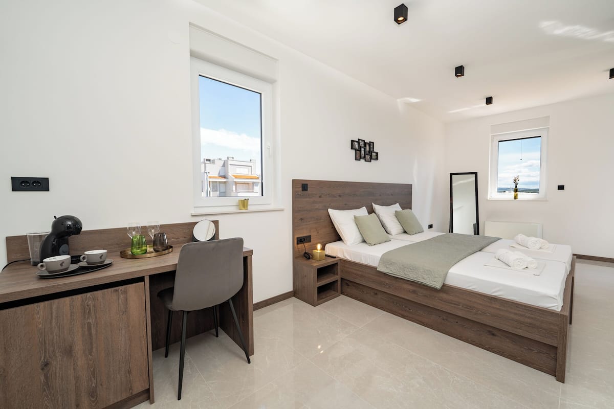 Chambre Double Supérieure, balcon, vue mer | Bureau, Wi-Fi gratuit